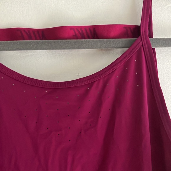 Nike women’s workout top - size XS - Picture 2 of 9